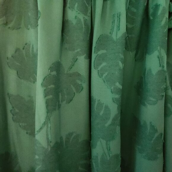 Slim Factor Plus Size Heidi Palm Jacquard Elastic Crew Neckline Short Sleeve Top - Picture 3 of 3